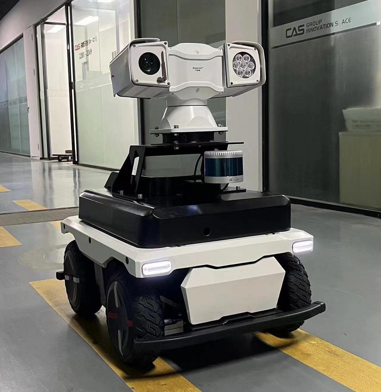 Electric 4 Wheeled UGV Platfor - Robot Chassis 评论和价格